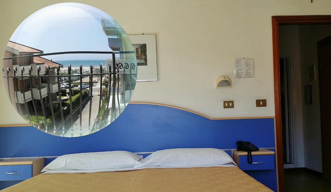 Hotel La Falena Червия Екстериор снимка