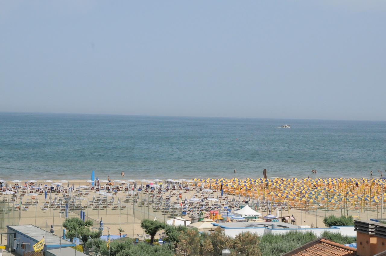 Hotel La Falena Червия Екстериор снимка