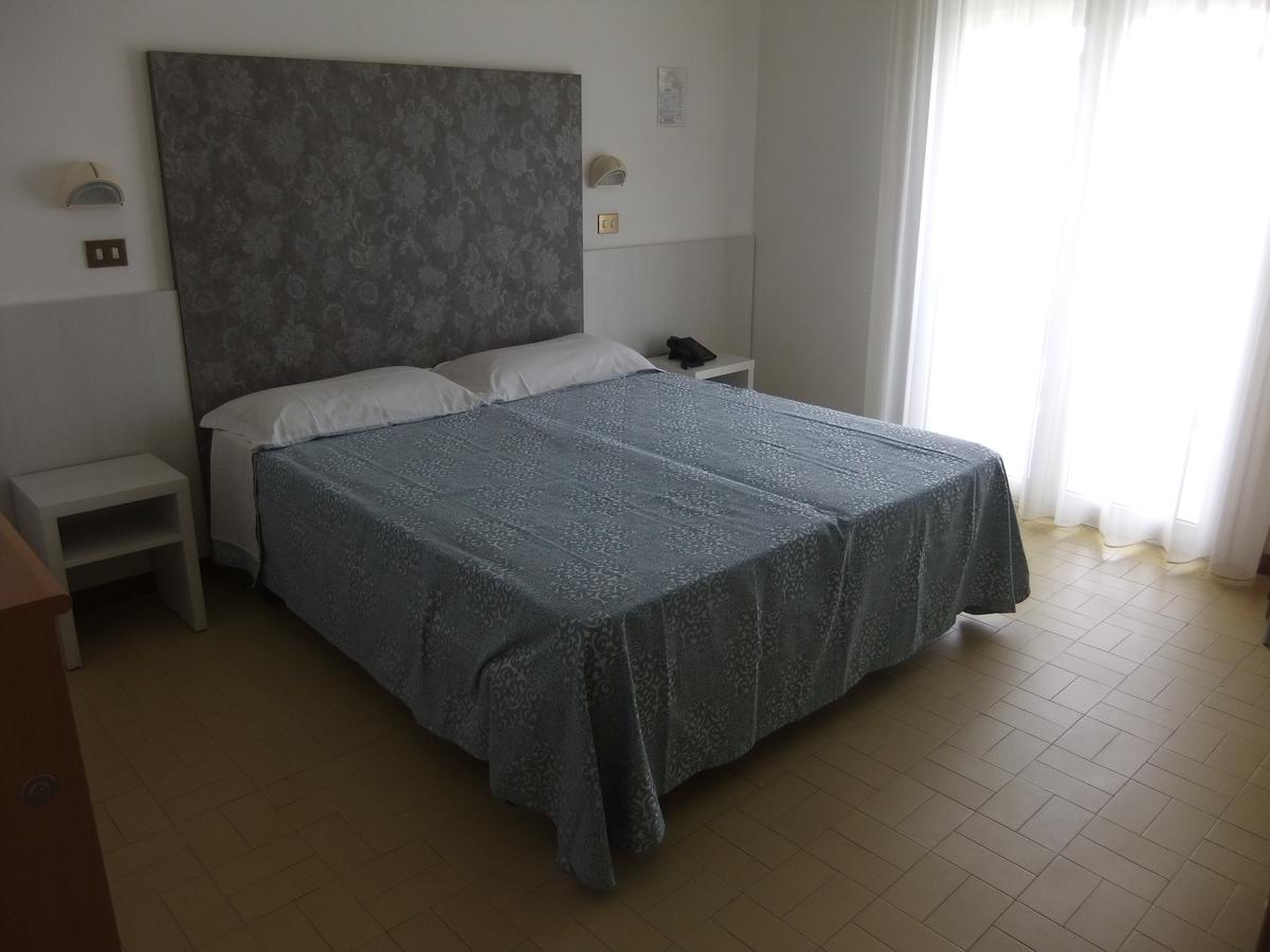 Hotel La Falena Червия Екстериор снимка