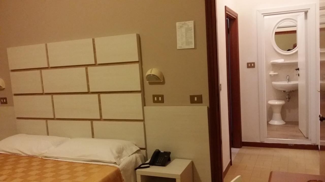 Hotel La Falena Червия Екстериор снимка