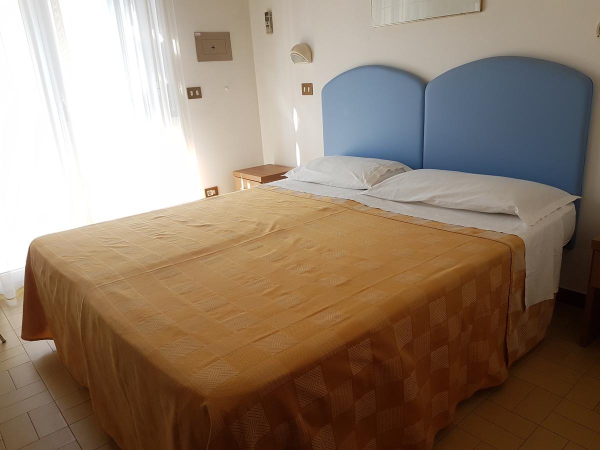 Hotel La Falena Червия Екстериор снимка