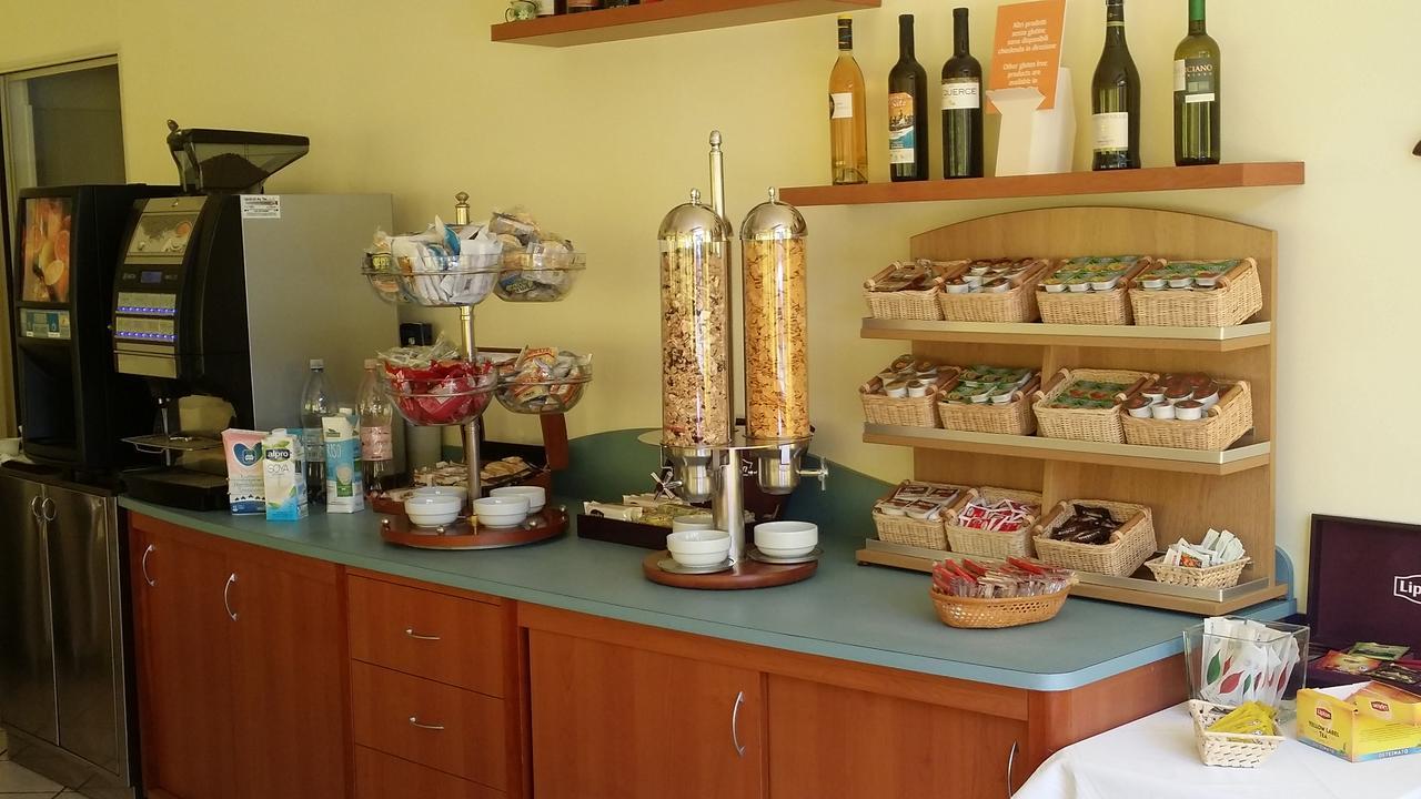 Hotel La Falena Червия Екстериор снимка