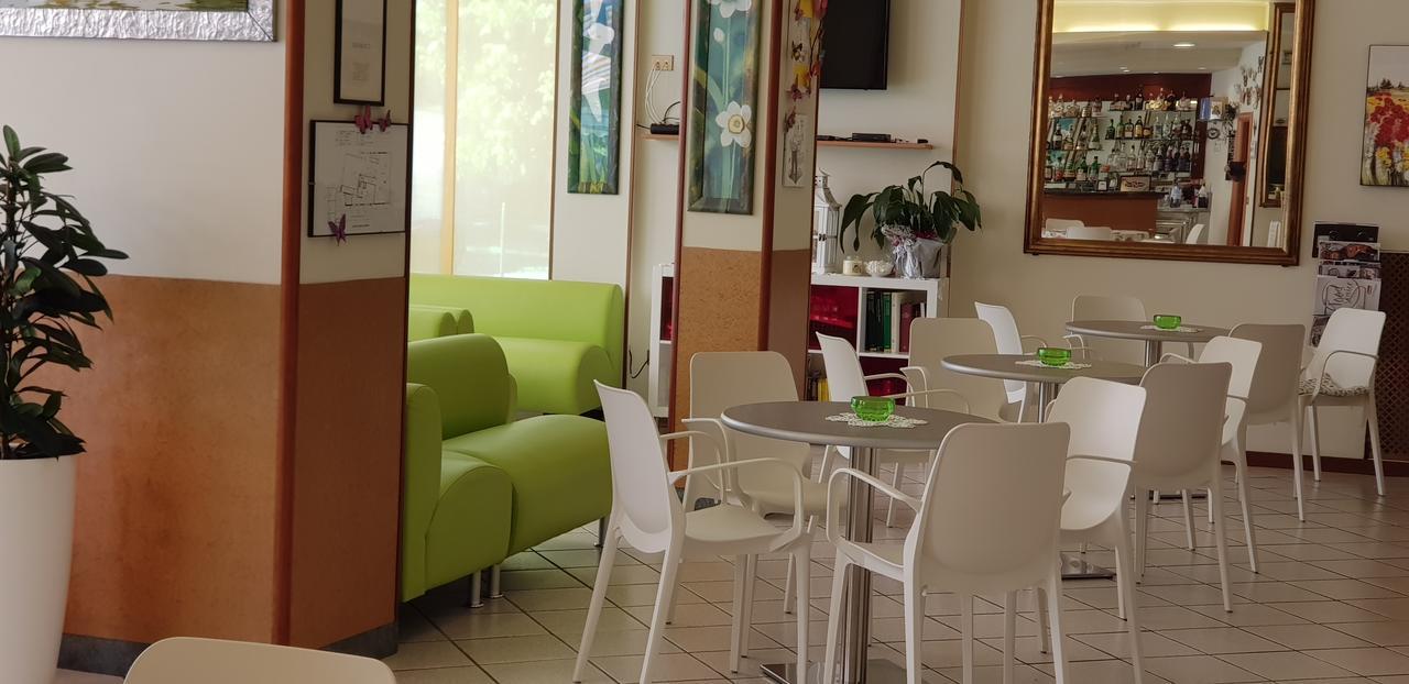 Hotel La Falena Червия Екстериор снимка